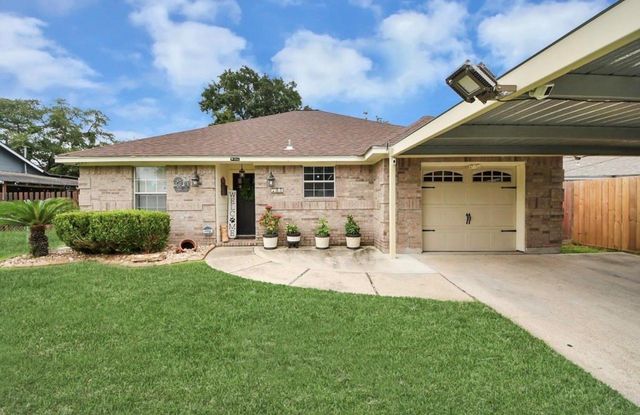 702 Ruth St — James Cole