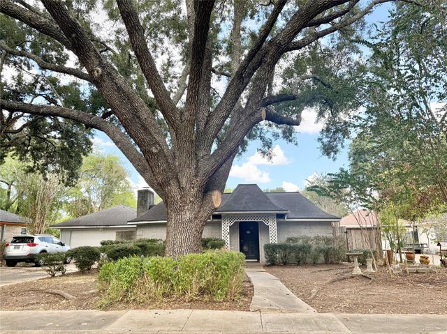 606 Fairway Dr — Country Club Estates Sec 2