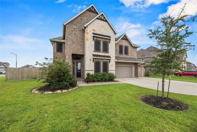 14906 Pinehurst Ave — South Lake Estate