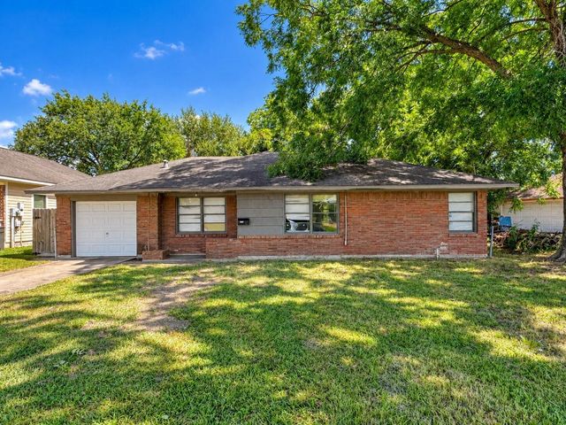 208 S Sparrow Way — South Acre Manor