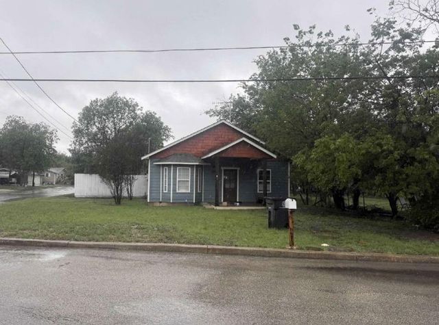 1696 W Mill St — Highland Park