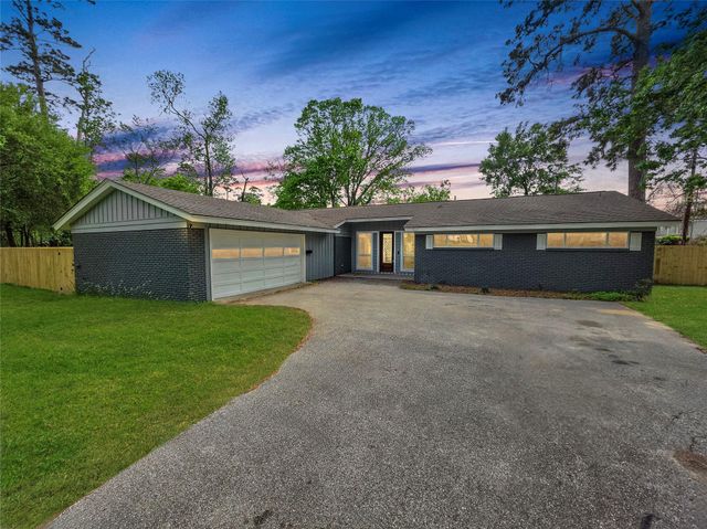910 Royal Oak Dr — Royal Oaks