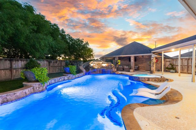 5835 Caspian Falls Ln — Cross Creek Ranch