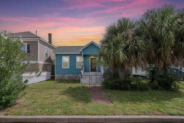 1213 Avenue M 1/2 — Galveston Outlots