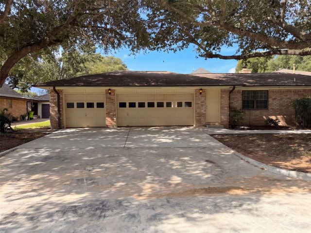 4042 Greenbriar Dr — Quail Valley Glenn Lakes