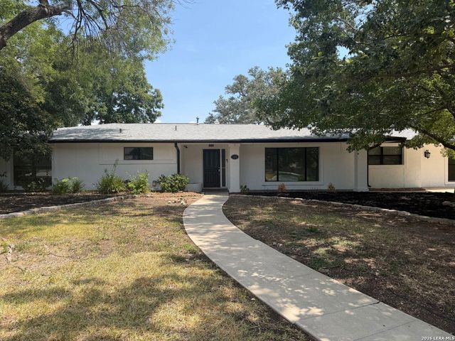106 BRIARCLIFF DR — CASTLE HILLS