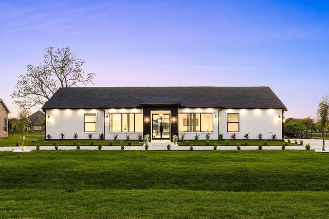 3227 River Bend Dr — Riverside Ranch