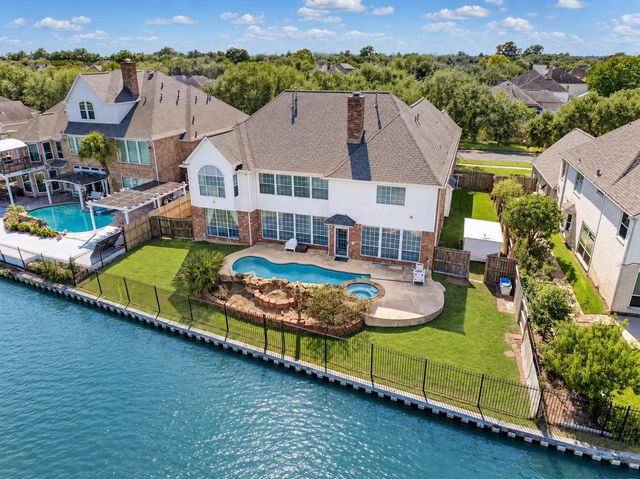 1907 Waterside Dr — Brightwater Point Estates Sec 1