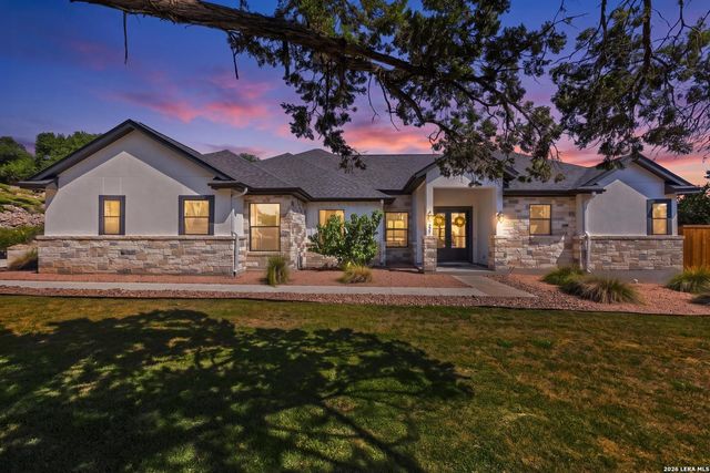 227 PARADISE HLS — RIVER CHASE