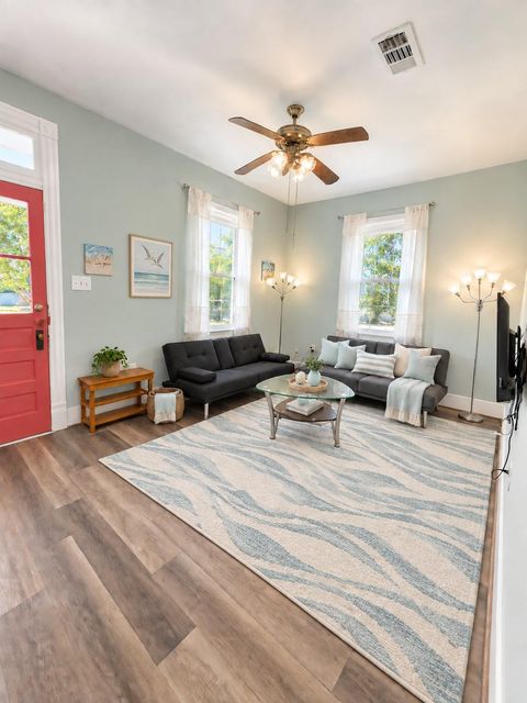 4015 Avenue O — Galveston Outlots