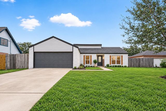 13110 Naples Ln — Vaccaro Manor
