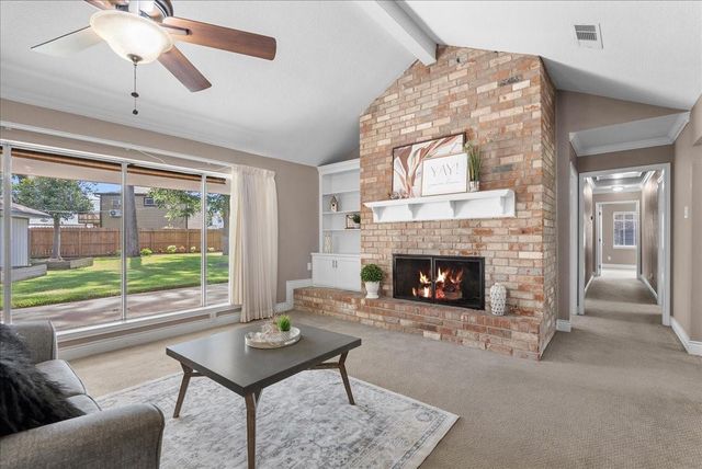 2904 Frostwood Cir — Sherwood Oaks