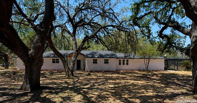 109 Live Oak Dr — OAK FOREST