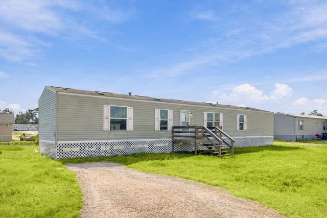 2245 Ben Blvd — Ponderosa Pines
