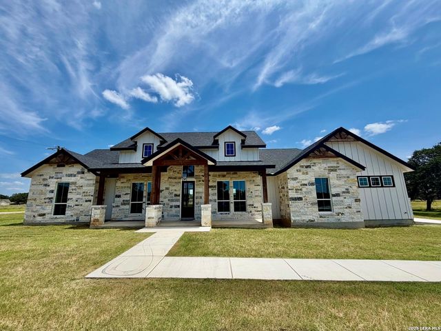 712 County Road 320 — FLORESVILLE SECTIONS