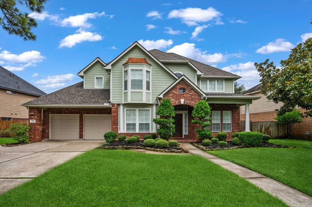 8026 Trophy Place Dr — Walden On Lake Houston