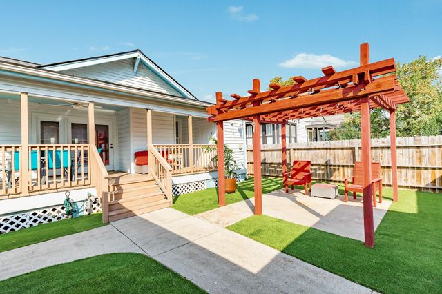 4719 Avenue R — Forman A Ne 130