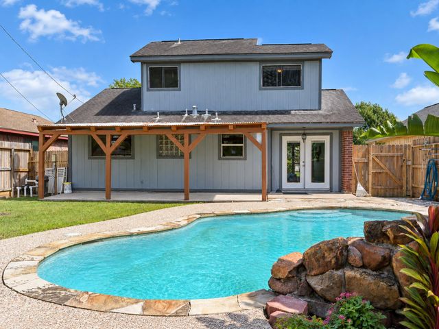 3107 Edgewood Dr — Edgewood