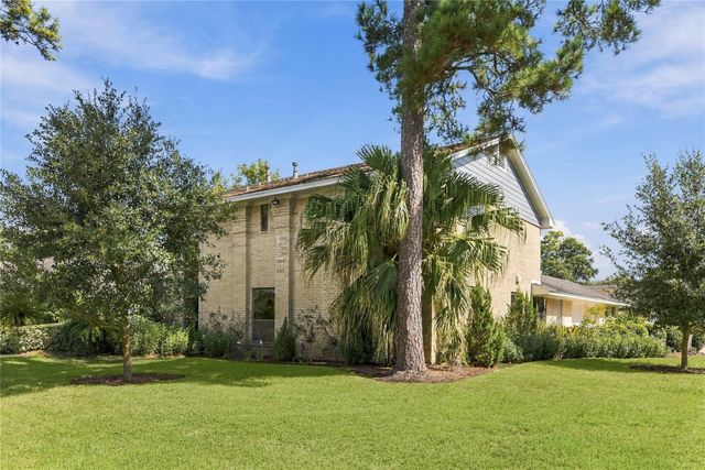 2711 WILLIAMSBURG DRIVE — COLONIAL ESTATES
