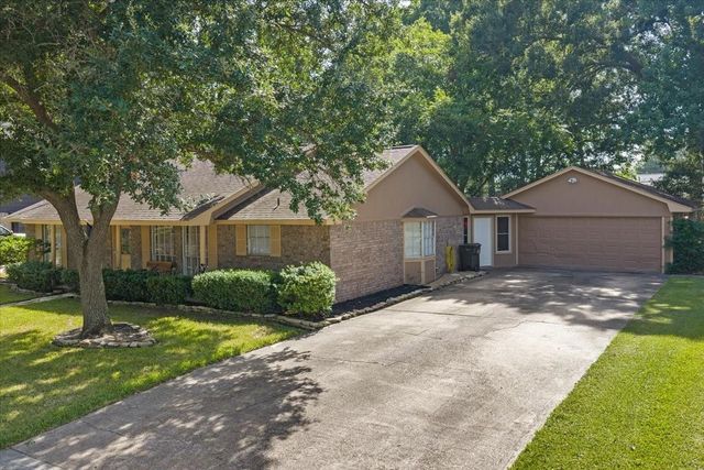 12615 Old River Dr — Country Estate