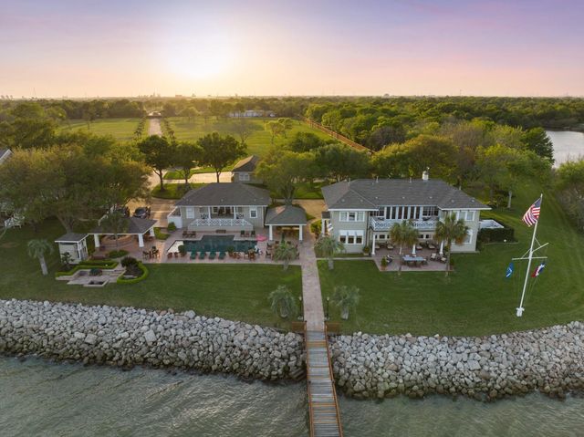 102 S R St — Crescent Shores