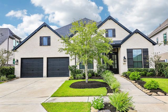 1923 Golden Leaf Dr — Sienna Sec 30