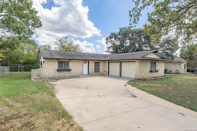 106 Woodview Dr — LIVE OAK VILLAGE