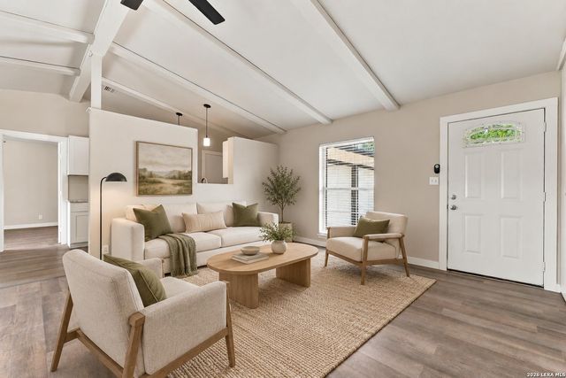 106 Woodview Dr — LIVE OAK VILLAGE