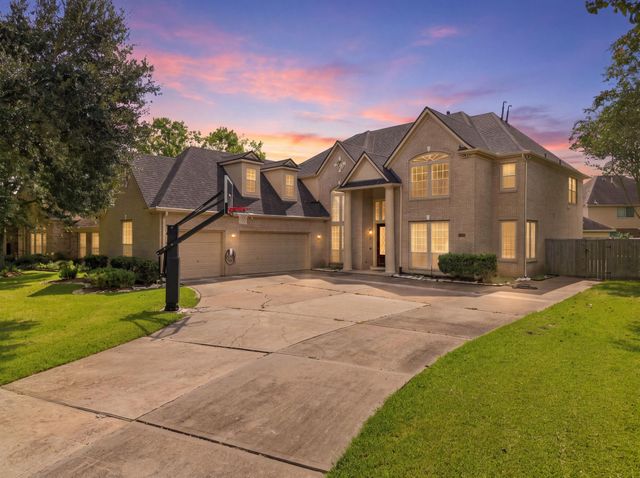 7610 Northwoods Dr — Greatwood Manor