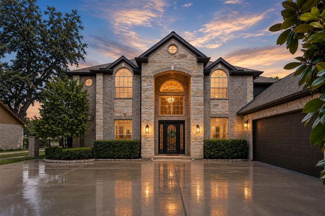 4302 Weston Dr — Weston Lakes