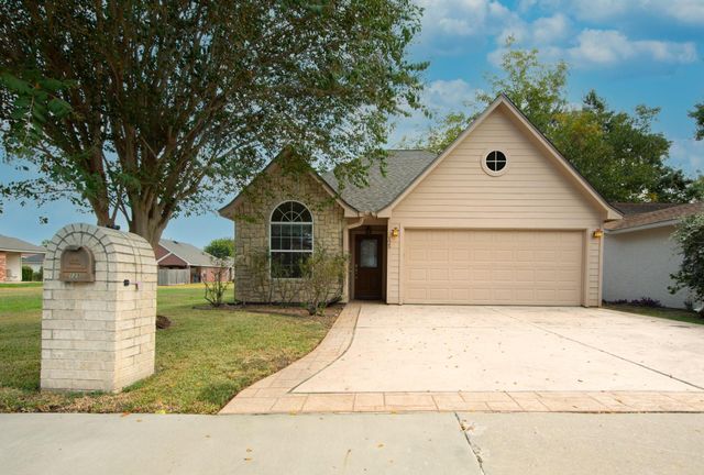 125 Golfview Dr — April Sound 09