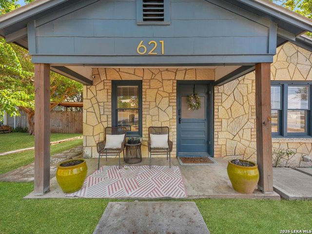 621 S Washington St — OUT/GILLESPIE COUNTY