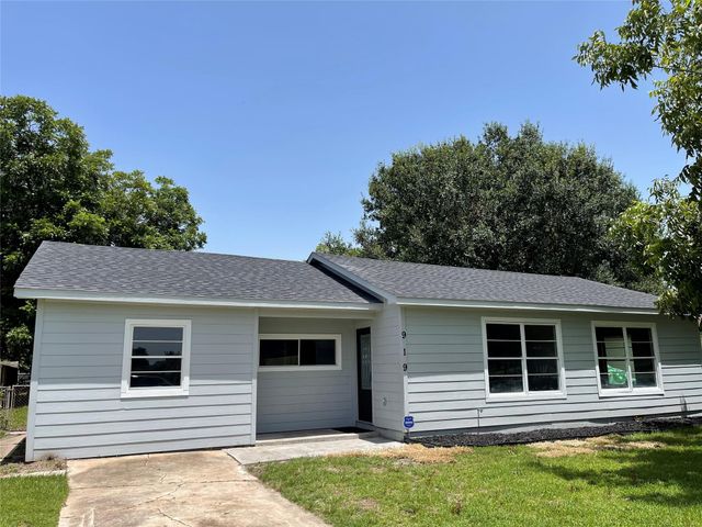 919 Foster Ave — Revelon Terrace