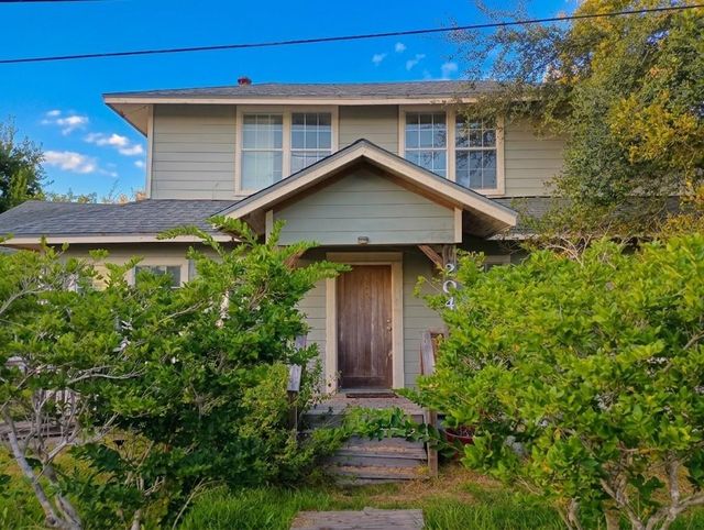 204 Dwire Dr — Bay Oaks