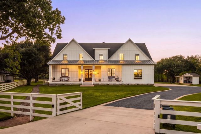 6571 Manorwood Dr — Manorwood Estates