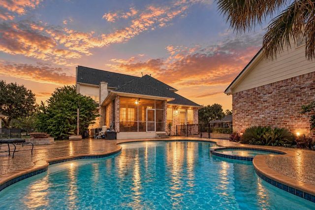 33103 Whickham Cir — Bradford On The Bend