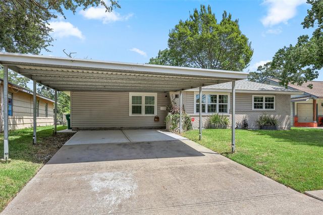 1711 Beusch Dr — Stadium Estates Sec 01 R/P