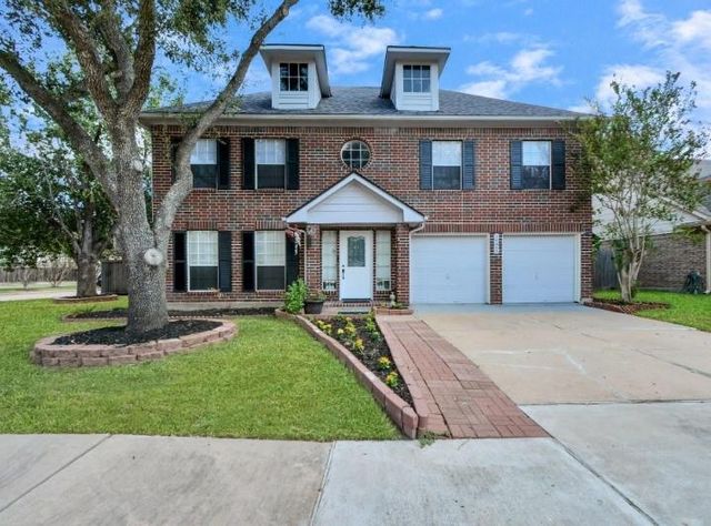 16403 Dawncrest Way — Village Of Oak Lake R/P