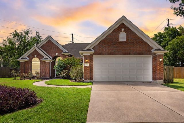 16926 Cobbler Crossing Dr — Village Of Oak Lake