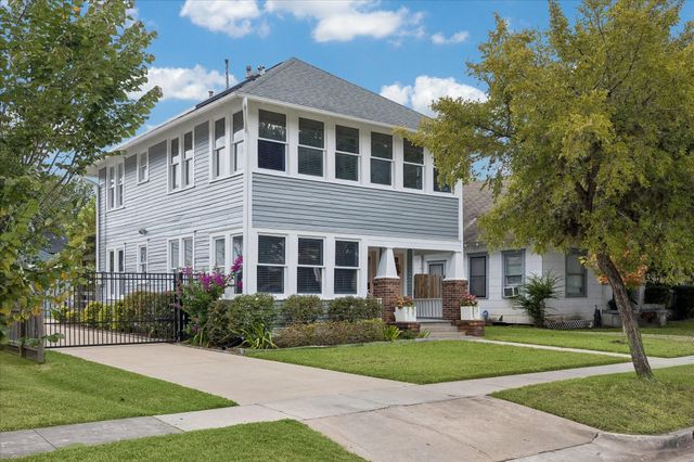 1221 Columbia St — Houston Heights