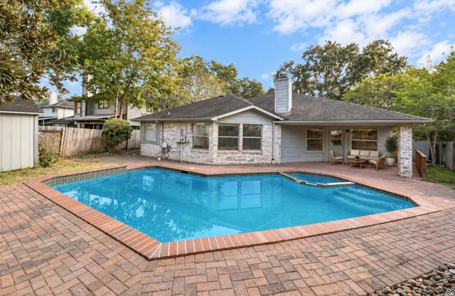 223 W New Meadows Dr — High Meadows Sec 1