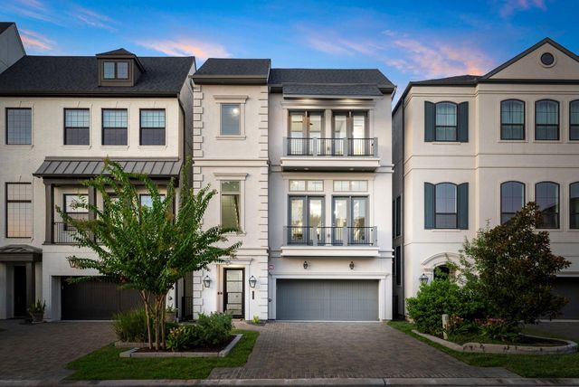111 Vue Point Pl — The Vue