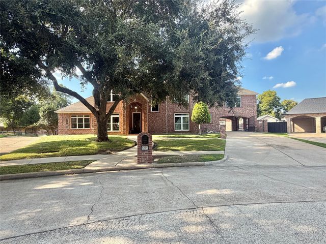 6815 Cedar Point Dr — Cedar Lawn Circle