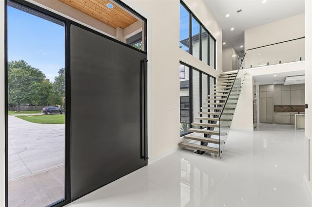 5907 Weisinger Dr — Westwood 03