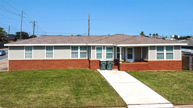 2002 Wimcrest St — Wimcrest