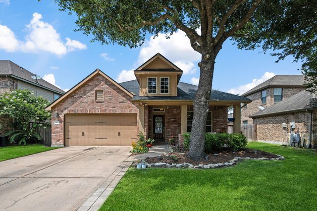 7011 Dewberry Shores Ln — Fall Creek