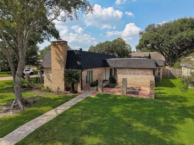 2230 S Fountain Valley Dr — Quail Valley Glenn Lakes