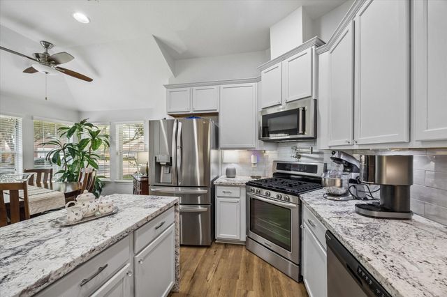 21907 Sunvolt Ct — Grand Meadow