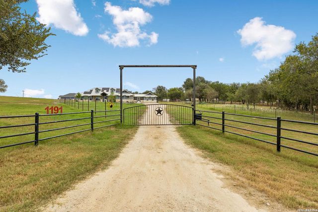 1191 HARTFIELD RD — Red Oak Ranch