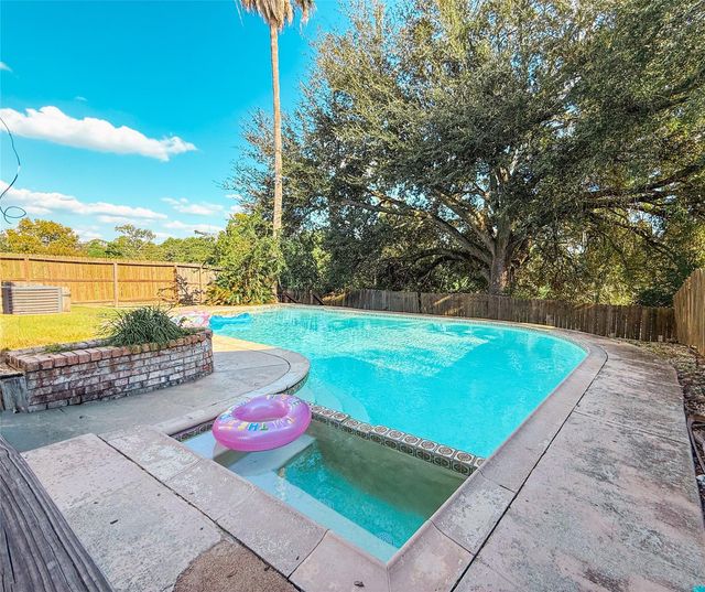 3543 Duncaster Dr — Quail Valley